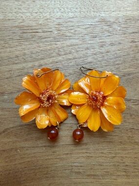 Handmade Resin Preserved daisy Flower Earrings with Carnelian Beads